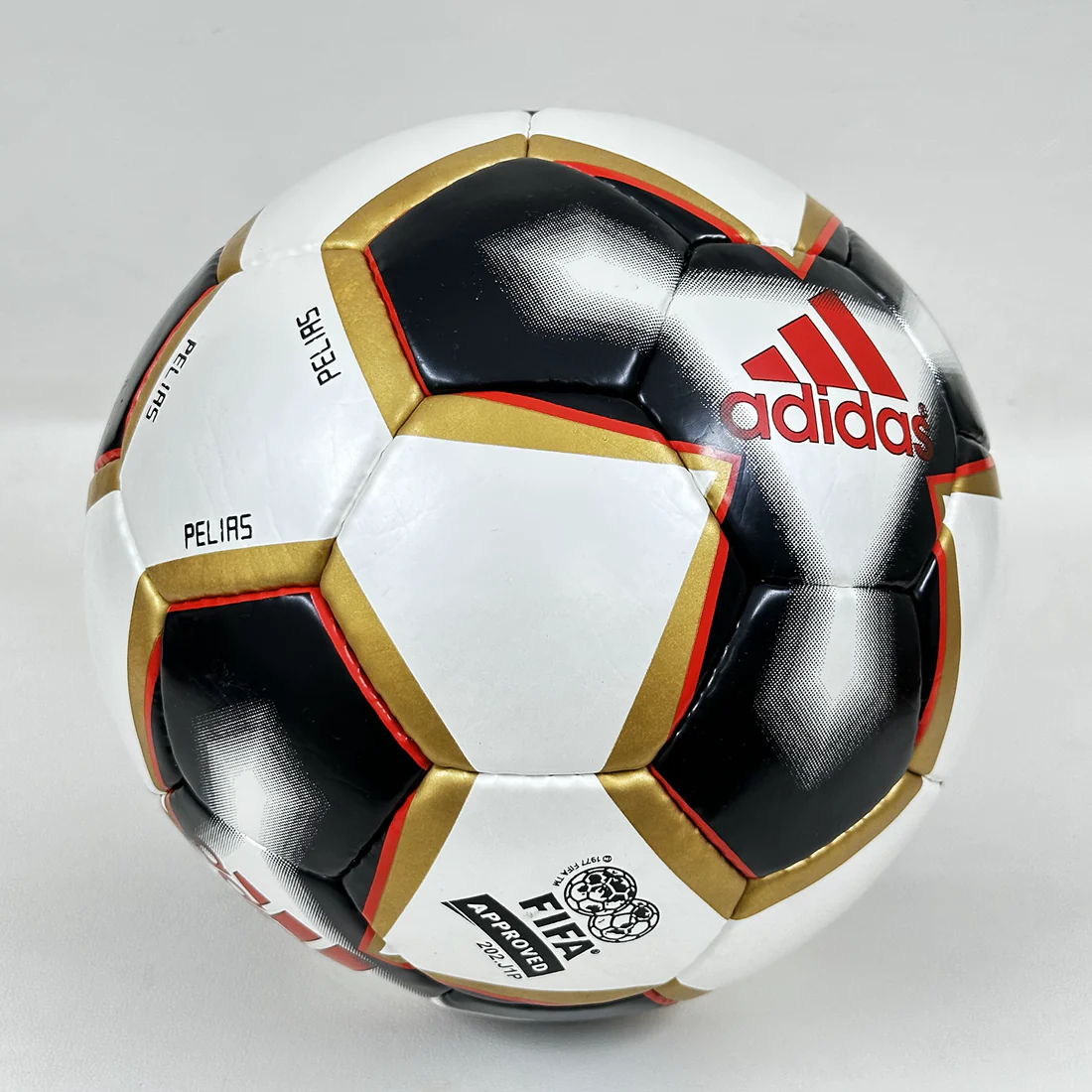 Adidas_Pelias_FIFA_Confederation_s_Cup_Germany_2005_Size_5_02