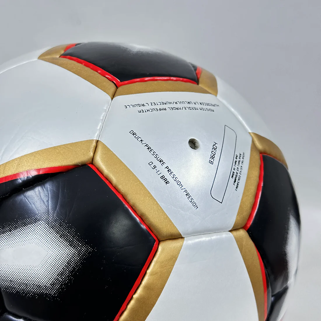 Adidas_Pelias_FIFA_Confederation_s_Cup_Germany_2005_Size_5_04