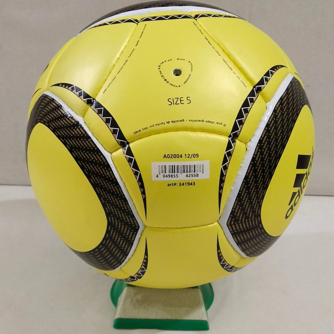 Adidas_Jabulani_Glider_FIFA_World_Cup_2010_Fluro_Flare_Edition_SIZE_5_03