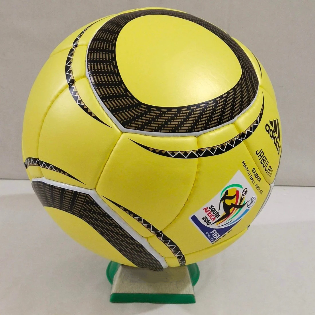 Adidas_Jabulani_Glider_FIFA_World_Cup_2010_Fluro_Flare_Edition_SIZE_5_06