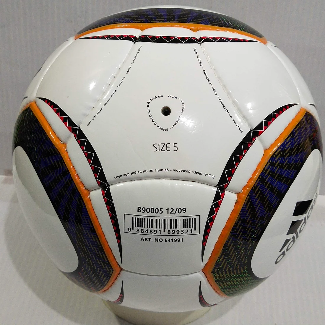 Adidas_Jabulani_Match_Ball_2010_FIFA_World_Cup_Ball_SIZE_5_02
