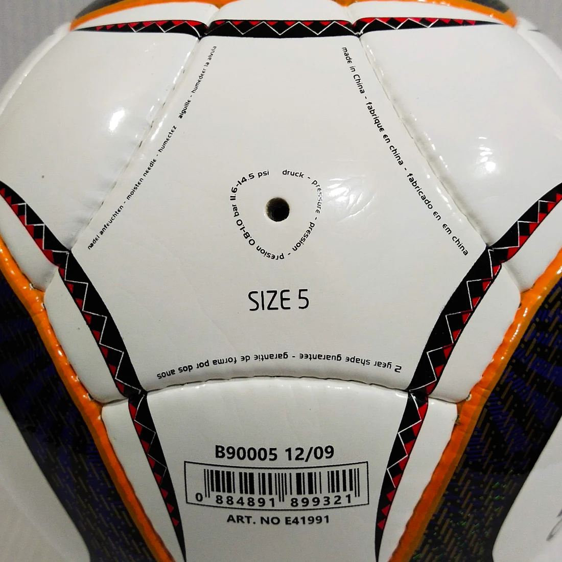 Adidas_Jabulani_Match_Ball_2010_FIFA_World_Cup_Ball_SIZE_5_04