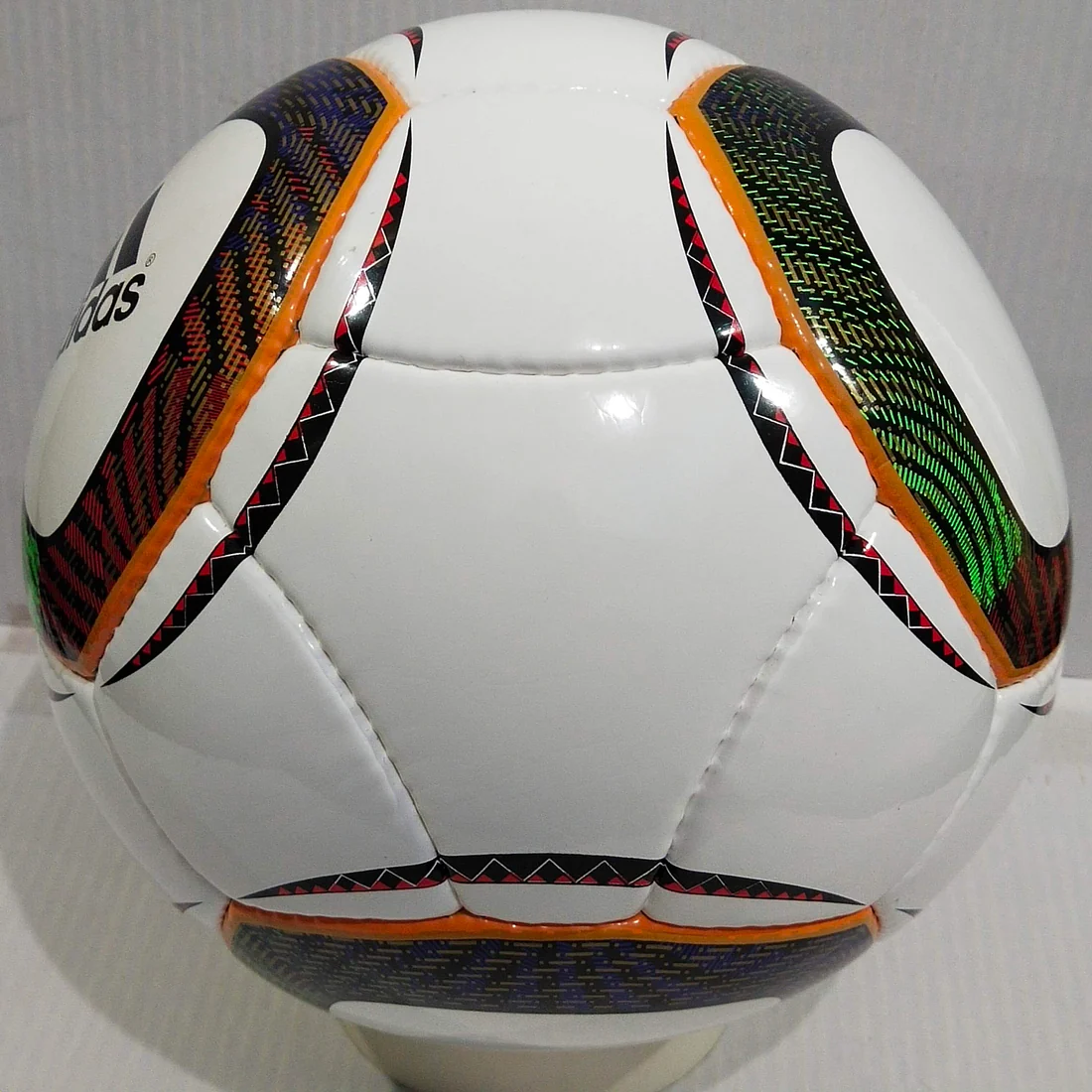 Adidas_Jabulani_Match_Ball_2010_FIFA_World_Cup_Ball_SIZE_5_06