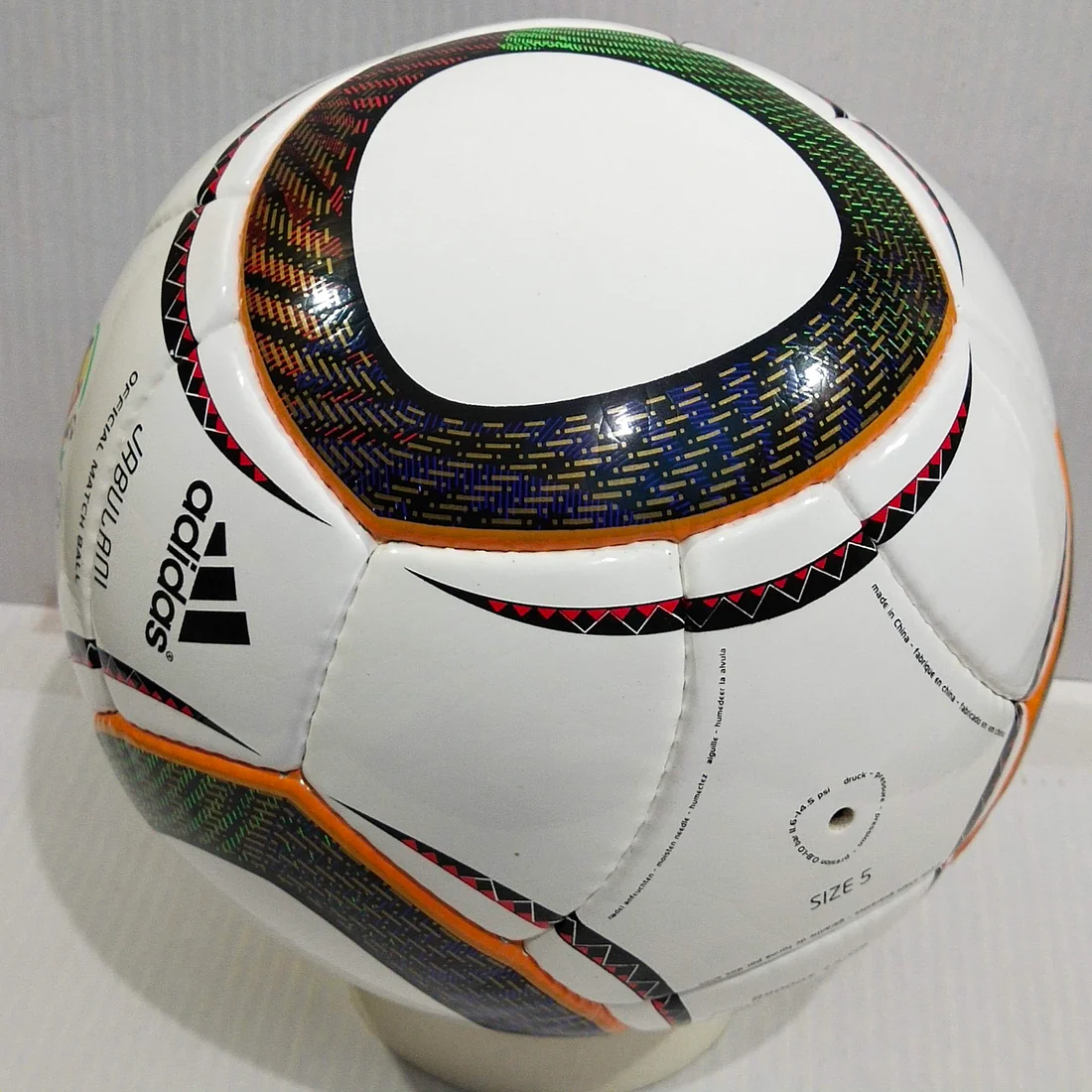 Adidas_Jabulani_Match_Ball_2010_FIFA_World_Cup_Ball_SIZE_5_07