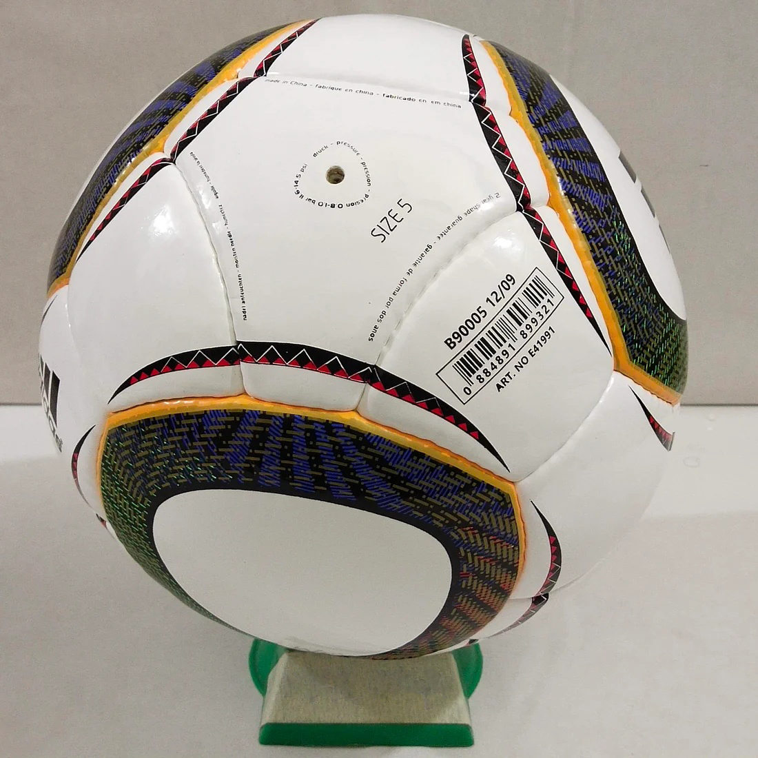 Adidas_Jabulani_Match_Ball_Glider_2010_FIFA_World_Cup_Ball_SIZE_5_02