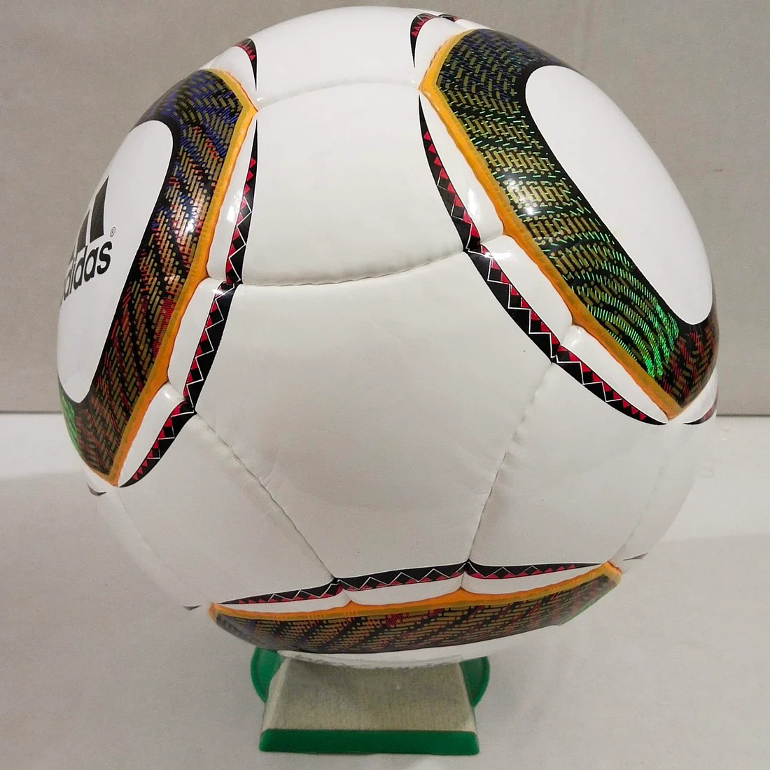 Adidas_Jabulani_Match_Ball_Glider_2010_FIFA_World_Cup_Ball_SIZE_5_04