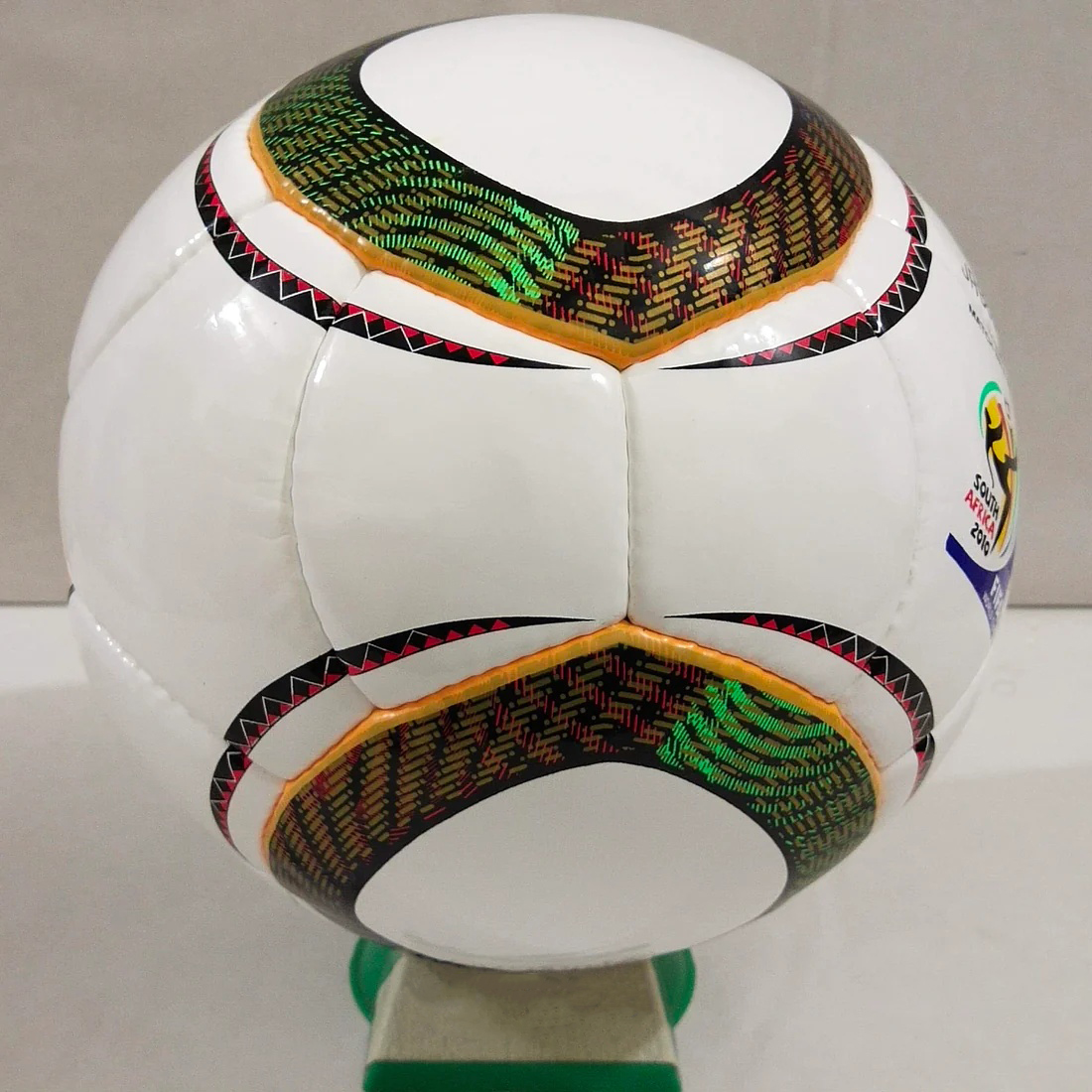 Adidas_Jabulani_Match_Ball_Glider_2010_FIFA_World_Cup_Ball_SIZE_5_05
